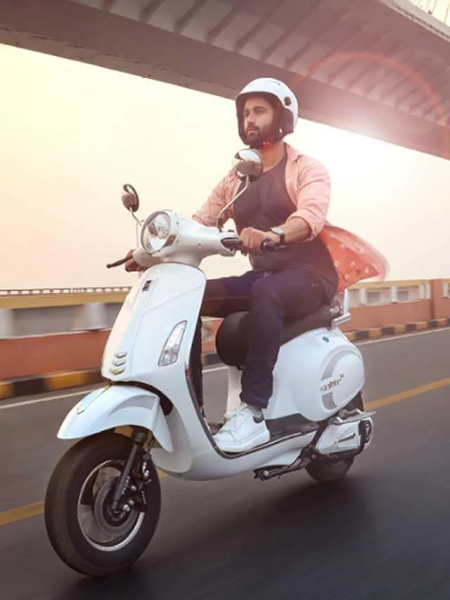 Ola Electric और PURE EV स्कूटरों की तुलना – कीमत, रेंज, टॉप स्पीड और सुविधाओं पर आधारित इन्फोग्राफिक
