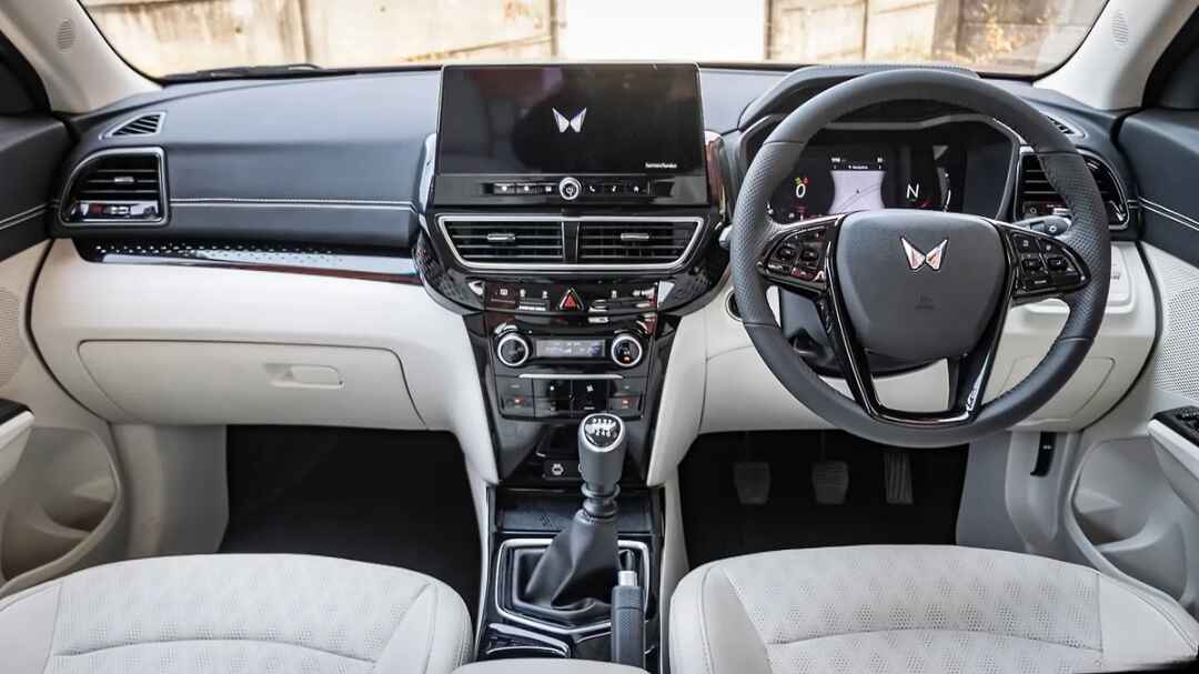 Mahindra XUV 3XO on road price